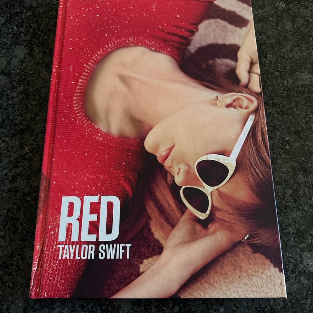 *RARE* Taylor Swift Red Photobook from 2012